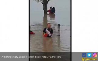 Kisah Heroik Aiptu Sujadi, Selamatkan Anak-Anak Terjebak Banjir 2 Meter - JPNN.com