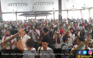 Relawan Jokowi Bagikan 10 Ribu Kentungan Simbol Tangkal Hoaks - JPNN.com
