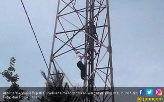 Wakil Bupati Purwakarta Panjat Menara Gagalkan Warga Bunuh Diri - JPNN.com