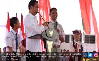Saat Presiden Jokowi Minta Pelajar SMK Peragakan Keahlian - JPNN.com