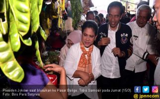 Sebelum Bagikan Ribuan KIP untuk Pelajar, Jokowi Blusukan ke Pasar Balige - JPNN.com