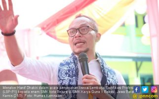 Cara Menaker Hanif Bangkitkan Motivasi SMK Bekasi - JPNN.com