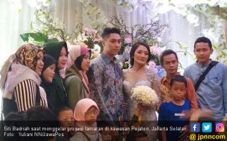 Siti Badriah Akhirnya Resmi Dilamar Kekasih - JPNN.com