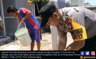 Krisis Air Bersih di Rusunawa, Satu Keluarga Dijatah Dua Galon Perhari - JPNN.com