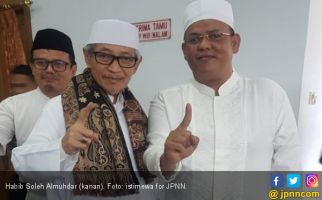 Habib Soleh Anggap Wajar Stiker Ucapan Terima Kasih ke Jokowi - JPNN.com