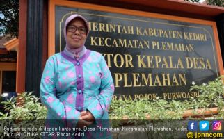 Mbah Uti Punya 7 Cucu, Kades Perempuan Tertua di Kabupaten Kediri - JPNN.com