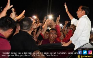 Mobil Presiden Jokowi Dicegat Warga di Tengah Jalan - JPNN.com