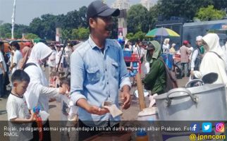 Berkah dari Kampanye Akbar Prabowo, Siomai Ludes, Penghasilan Rojali Meningkat - JPNN.com