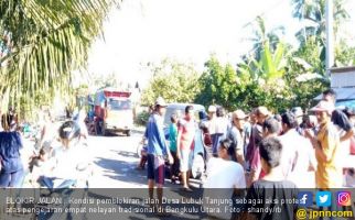 Konflik Nelayan Tradisional Vs Nelayan Trawl Kembali Memanas, Warga Blokir Jalinbar - JPNN.com
