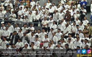 Silaturahmi dengan Jokowi, Kades Kompak Pakai Baju Putih - JPNN.com