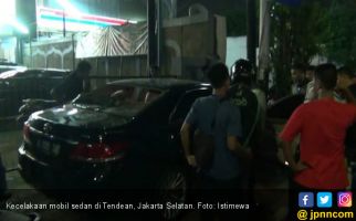 Mobil Seruduk Motor di Parkiran Tendean, Belasan Orang Terluka - JPNN.com