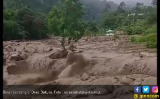Diterjang Banjir Bandang, Akses Dua Desa di Deliserdang Putus - JPNN.com