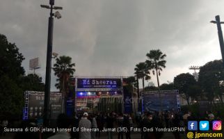 Mendung, Fans Ed Sheeran Tetap Padati GBK - JPNN.com