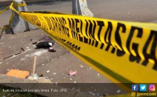 Truk Tronton Terbalik di Jalan Raya Parung Bogor, Sopir Tergencet Setir - JPNN.com
