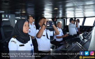 Delapan Srikandi Tangguh Mengawaki KN Tanjung Datu 301 Menuju India - JPNN.com