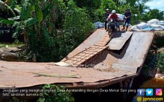 Jembatan di Pemulutan Amblas, Warga Enam Desa Terancam Terisolir - JPNN.com