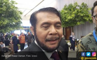 Ketua MK Lebih Baik Mundur Sebelum Nikahi Adik Jokowi - JPNN.com