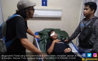 Mata Kanan Pemain PSS U-16 Anggriyanto Faisal Terkena Lemparan Pecahan Ubin - JPNN.com
