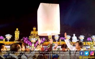 Hadiri Perayaan Waisak, Hasto Singgung Pengingkar Suara Rakyat - JPNN.com