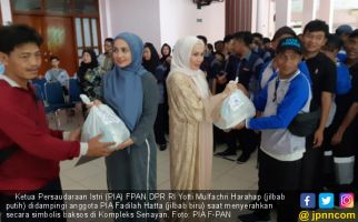 PIA F-PAN Bagikan Sembako untuk Petugas Kebersihan - JPNN.com