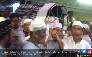 Sejumlah Tokoh Nasional Sambut Jenazah Ustaz Arifin Ilham - JPNN.com