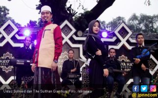 Ustaz Solmed Ciptakan Lagu untuk The Sulthan Gambus - JPNN.com