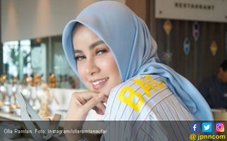 Dinasihati Dewi Sandra, Olla Ramlan Singgung Arti Teman dan Sahabat - JPNN.com
