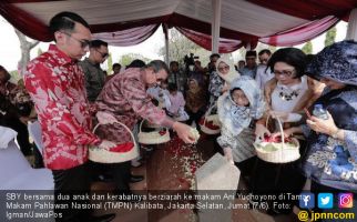 SBY Yakin Arwah Bu Ani Masih Bersamanya - JPNN.com