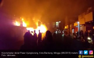 Kios di Pasar Ujungberung Kota Bandung Terbakar - JPNN.com