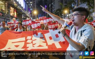 Warga Hong Kong Ancam Rush Bank Tiongkok - JPNN.com