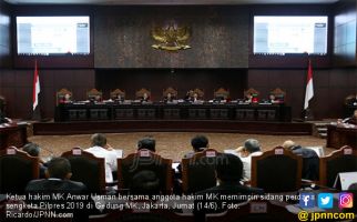 Juru Bicara MK Bantah Ada Ancaman Buat 9 Hakim - JPNN.com