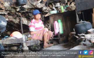 Kisah Nenek Penghuni Gua dekat Laut Kidul Berteman Anjing Bernama Bambang - JPNN.com