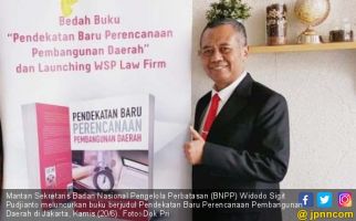 Mantan Sekretaris BNPP Berbagi Pengetahuan soal Pemerintahan via Buku - JPNN.com