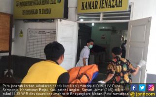 Tragedi Kebakaran Pabrik Mancis di Langkat: Fitri dan Putrinya Sifa Ditemukan Tewas Berpelukan - JPNN.com