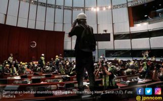 Kerusuhan di Parlemen Hong Kong, Ulah Begundal atau Pahlawan Demokrasi? - JPNN.com
