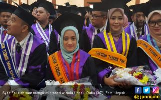 Syifa, Gadis Cantik Penyandang Disabilitas Peraih Summa Cum Laude - JPNN.com