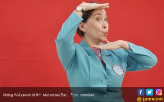 Akting Widyawati di Film Mahasiswi Baru Bikin Penonton Menangis dan Tertawa - JPNN.com