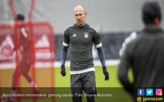 Arjen Robben Gantung Sepatu - JPNN.com