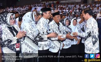 Jokowi Apresiasi Peran PGRI Memperkukuh Persatuan Bangsa - JPNN.com