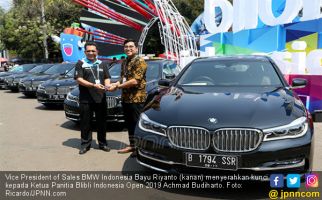 BMW Serahkan 15 Mobil Seri 740Li Untuk Keperluan Atlet dan Panitia Blibli Indonesia Open 2019 - JPNN.com