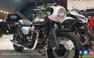 Kawasaki W800 Cafe Melantai di GIIAS 2019, Harga Rp 290 Juta - JPNN.com
