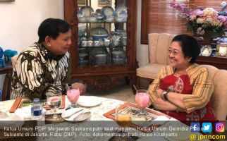Momen Prabowo dan Megawati Saling Tersenyum saat Bertemu - JPNN.com