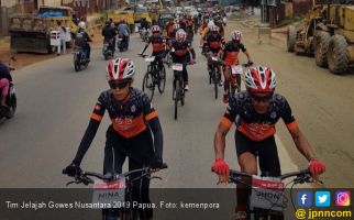 Tim Jelajah Gowes Nusantara Mulai Perjalanan Susuri Jalur Trans Papua - JPNN.com