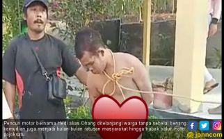 Pencuri Sepeda Motor Ditelanjangi dan Diamuk Massa Hingga Babak Belur - JPNN.com