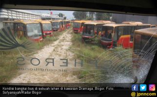 Ditreskrimsus Polda Metro Jaya Mengecek 'Kuburan' Bangkai Bus Transjakarta di Bogor - JPNN.com