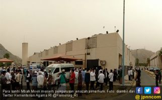 Langit Mendung di Makkah Melepas Mbah Moen Pergi - JPNN.com