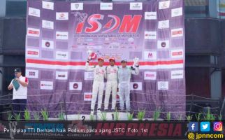 Dua Pembalap Harumkan Nama Indonesia di Japan Super Touring Car - JPNN.com