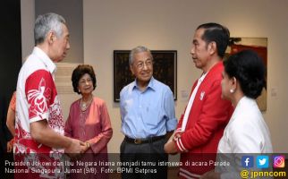 Lihat Nih, Jokowi dan Iriana Disambut Meriah Rakyat Singapura - JPNN.com