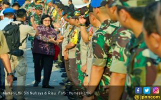 Menteri Siti Tinjau Langsung Penanganan Karhutla di Riau - JPNN.com