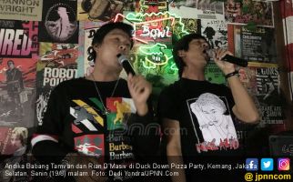 Babang Andika Bikin Galau Pengunjung Bar - JPNN.com